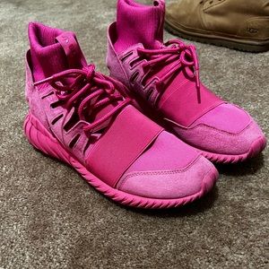 Adidas Tubular.